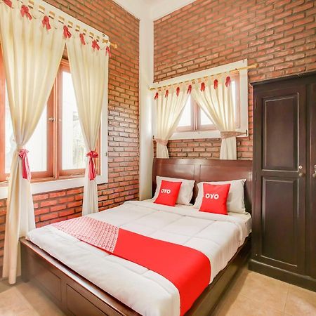 Oyo 3896 Villa Pesona Wisata Puncak Cianjur Exterior photo