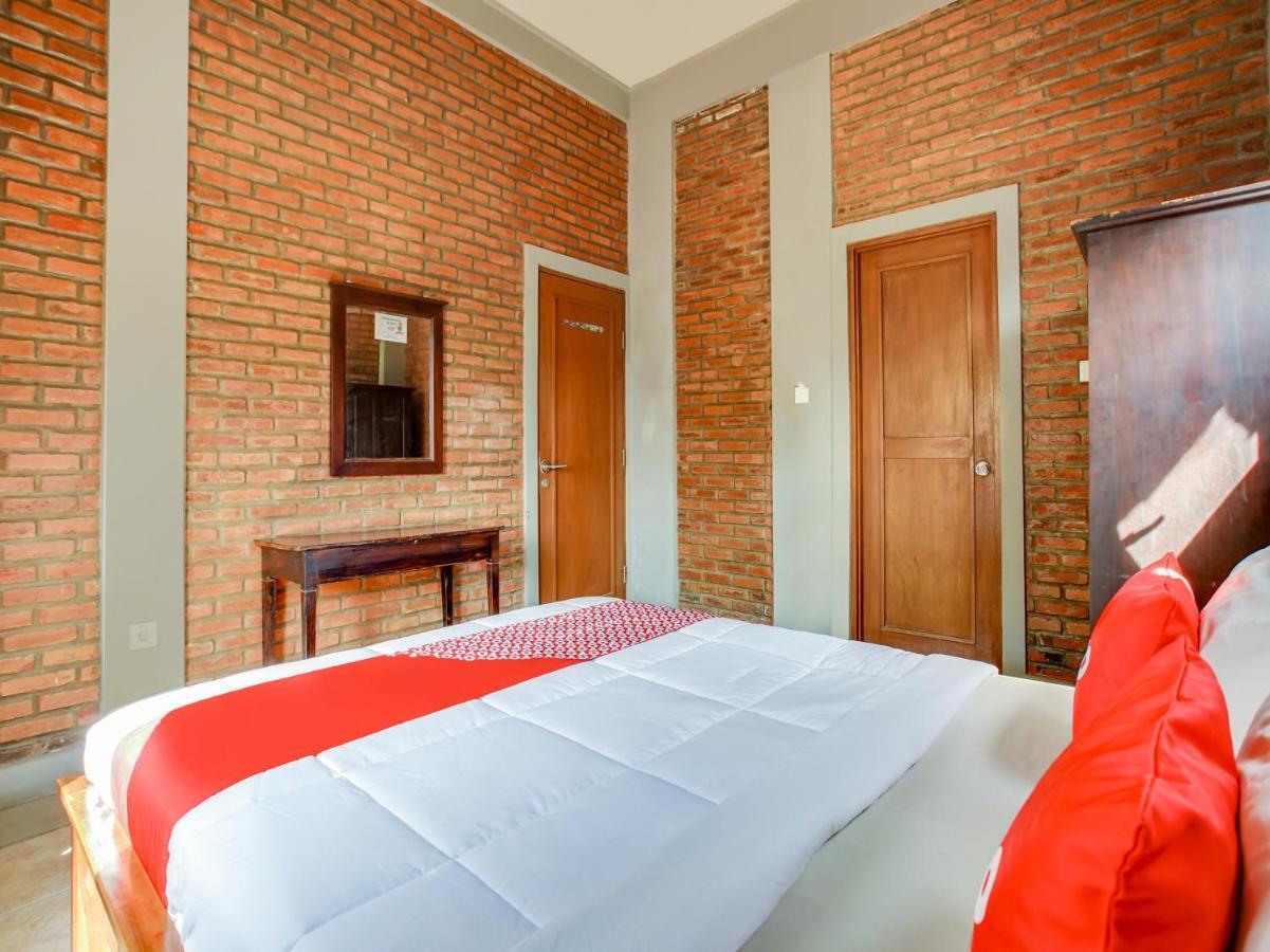 Oyo 3896 Villa Pesona Wisata Puncak Cianjur Exterior photo